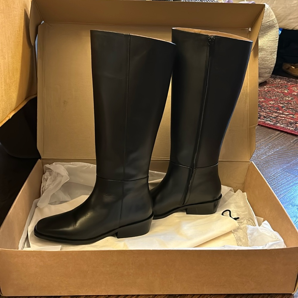 BNIB Flattered Robyn boots